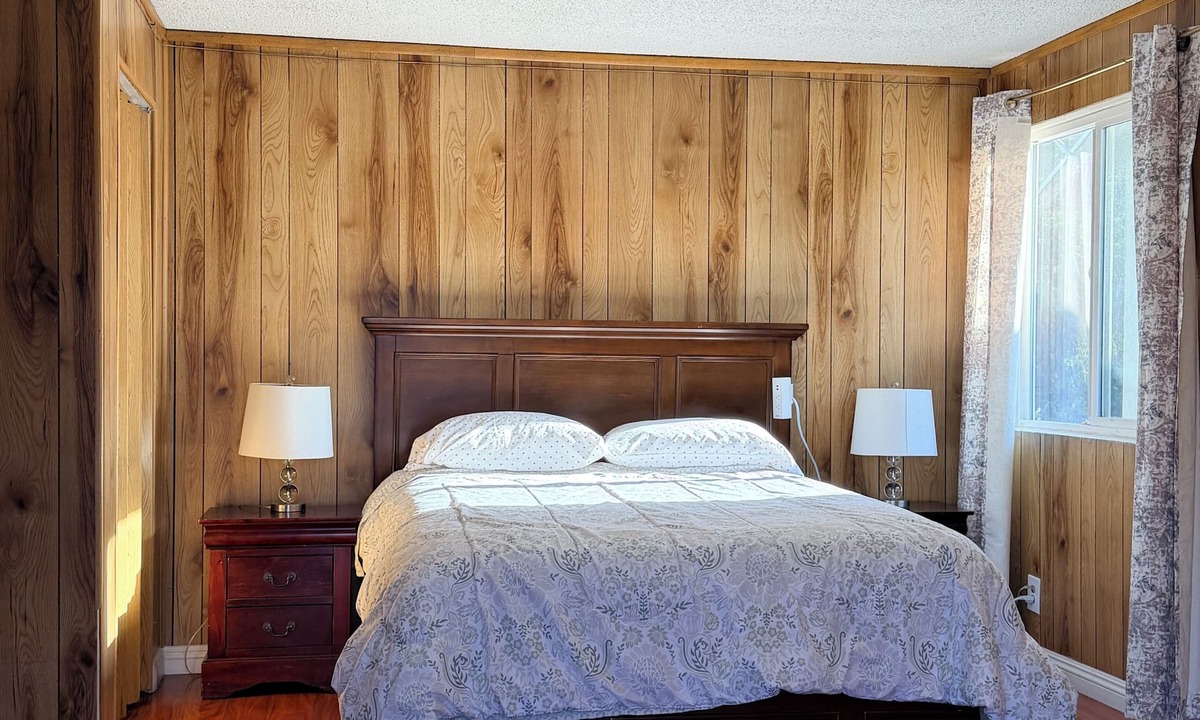 Hacienda Heights Bed & Breakfast | 双房独立卫浴套房 Two-Bedroom Suite with Private Bathroom