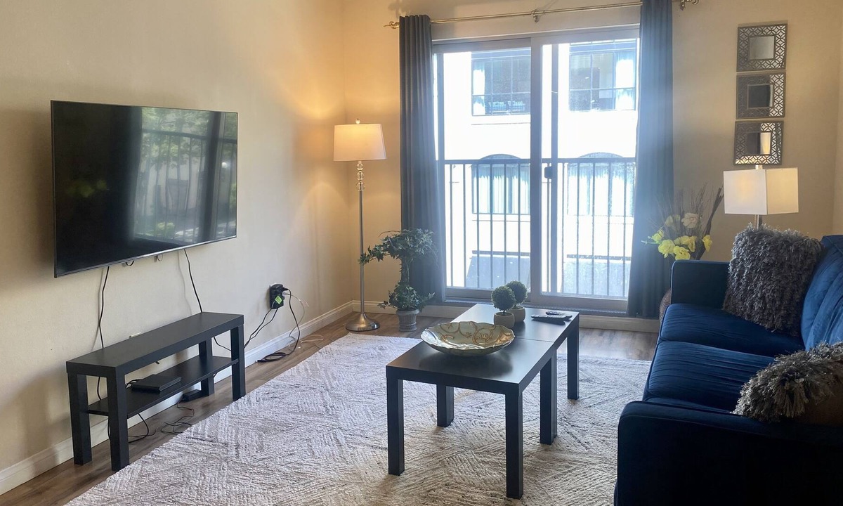 Pacific Terrace Condo | 1 Bedroom Gaslamp District with Parking