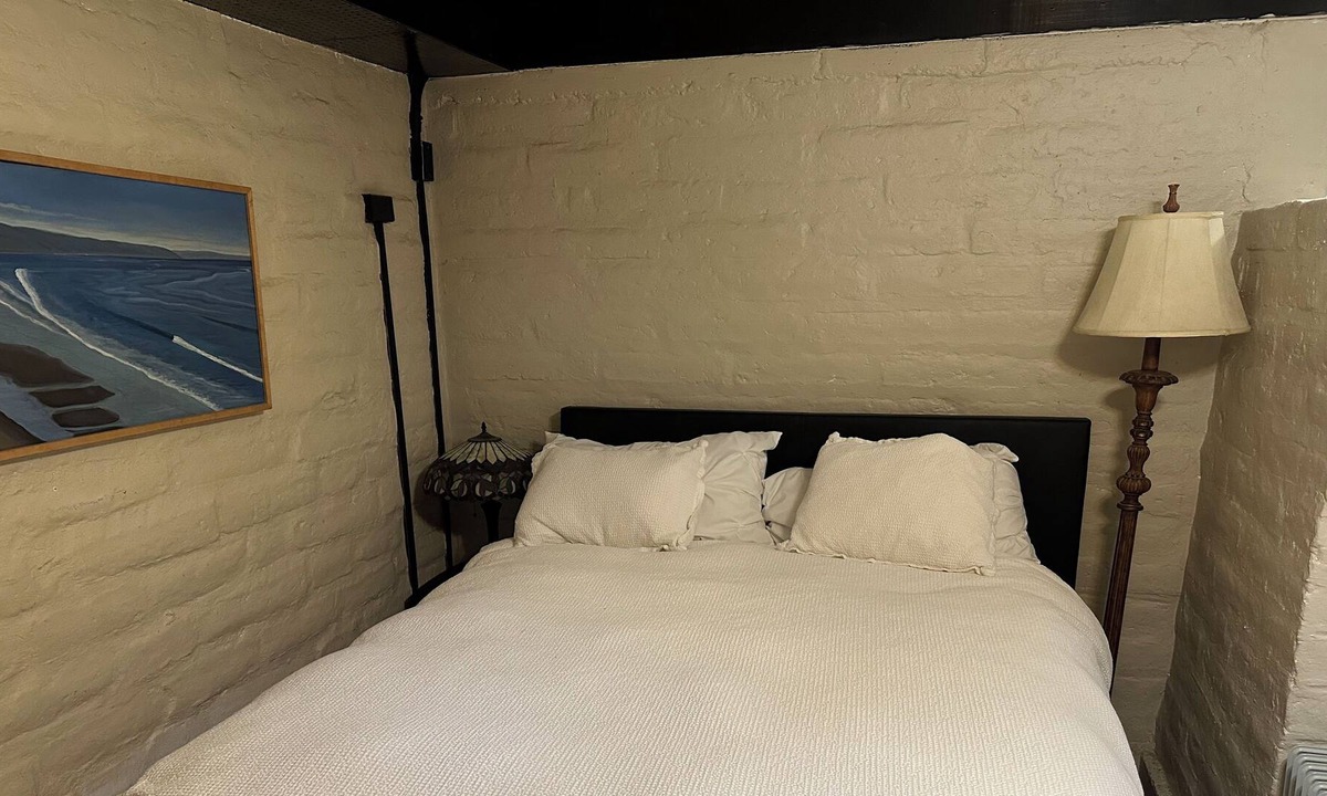 Mission Canyon Apartment | 1 bedroom with own kitchen, jacuzzi, patio, mountain views, WiFi, free parking