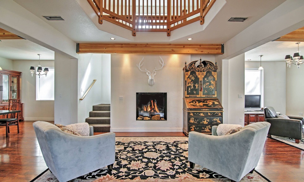 South Lake Tahoe House | 1 Mi to Mtn, 1 More to Shore! Luxury Tahoe Home