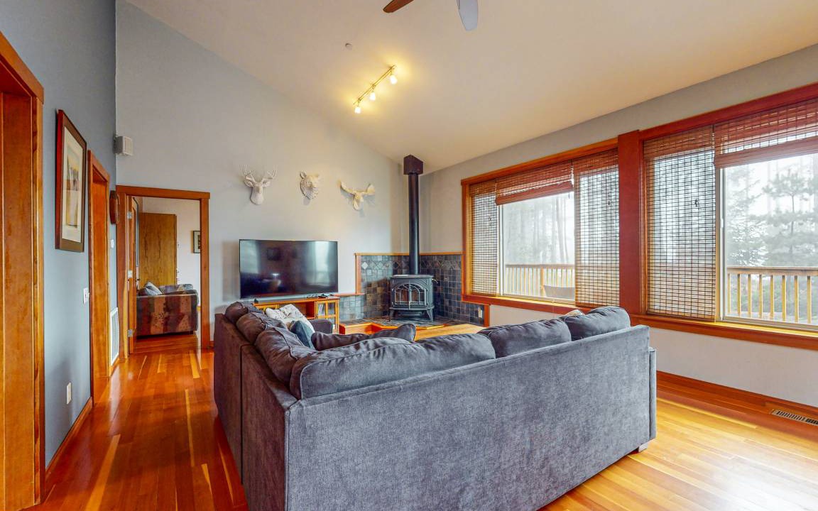 Timber Cove House | 119 m² House ∙ 2 bedrooms ∙ 4 guests