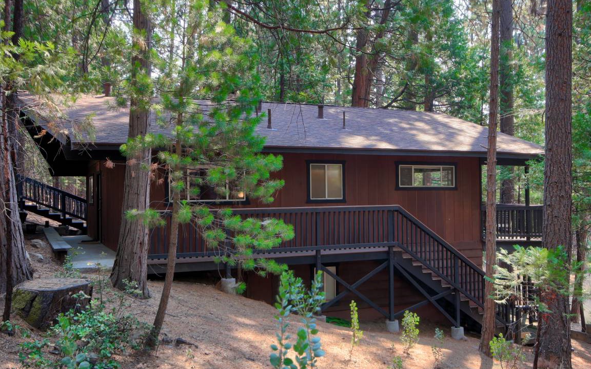 North Wawona Cabin | 125 m² Cabin ∙ 3 bedrooms ∙ 9 guests