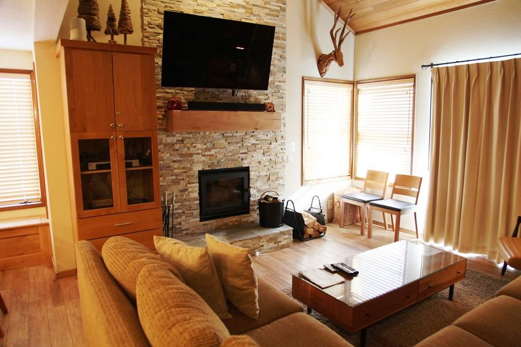 Mammoth Lakes Condo | 139 m² Condo ∙ 3 bedrooms ∙ 9 guests