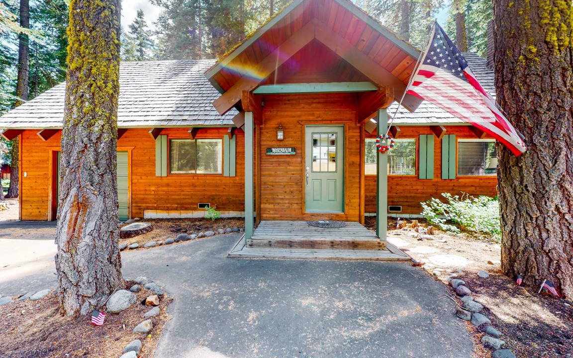 Tahoe Pines Cabin | 152 m² Cabin ∙ 4 bedrooms ∙ 10 guests