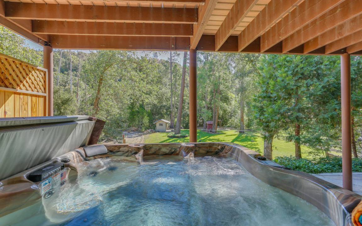 Oakhurst Cottage | 157 m² Cabin ∙ 2 bedrooms ∙ 10 guests