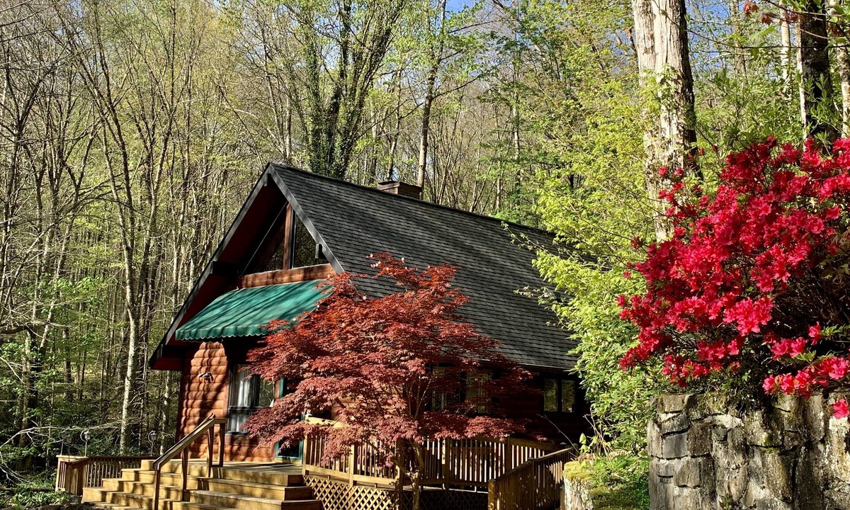 Maggie Valley Cabin | 2 Bd 2 Ba Cabin Secluded with Wood Fireplace Rushing Creek Hot Tub Fire Pit