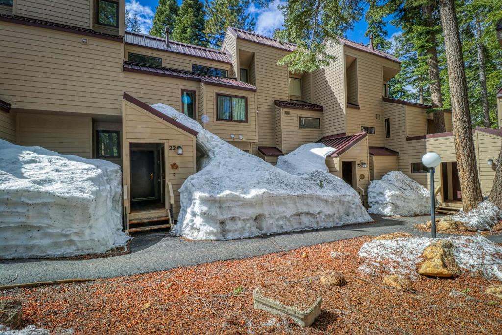 Carnelian Woods Apartment | 2 Bed 2 Bath Apartment in Carnelian Bay