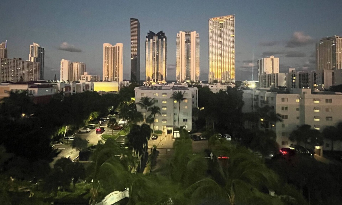 Sunny Isles Beach Condo | 2-bedroom condo in sunny Sunny Isles Beach, 1/2 a mile from the beach