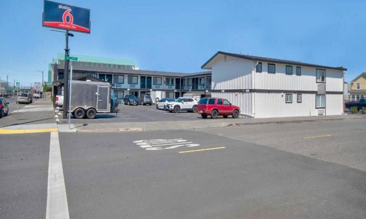 Downtown Apartment | 2 Full Beds | Non-Smoking, Kitchen