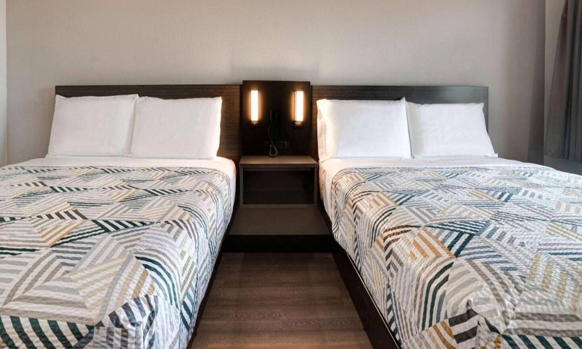 Eureka Apartment | 2 Full Beds | Non-Smoking, Micfridge