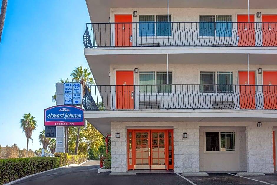 Mission Valley West Hotel | 2-Star Hotel ∙ Howard Johnson by Wyndham San Diego Hotel Circle