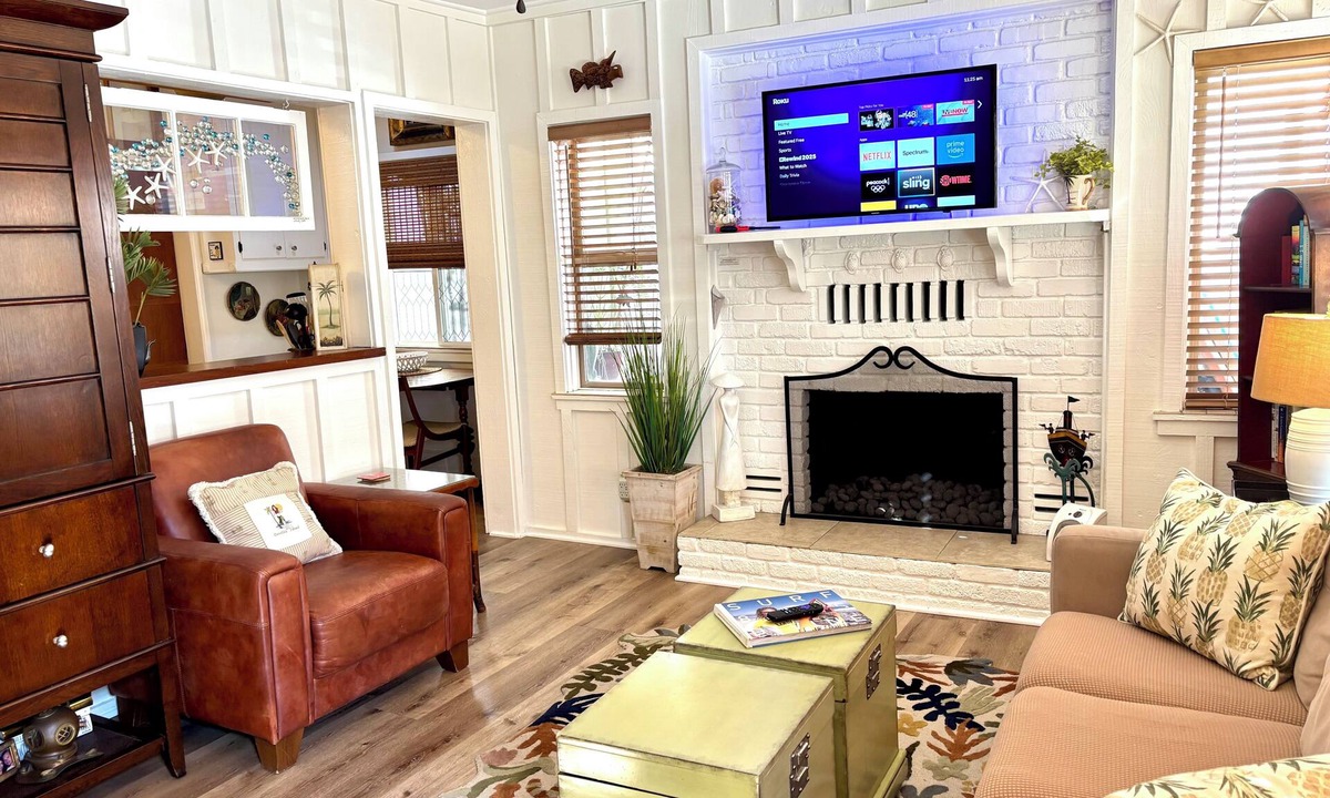 Old Towne Cottage | 🌊 2026 @ the Pineapple Cottage. Steps to Ocean. 🌊 RELAX & ENJOY 😎the beach.⛱️🌊