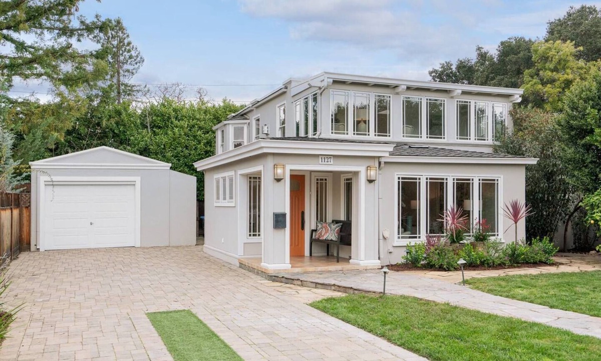 University South House | 2B in DT near Stanford, Big Living room & Kitchen