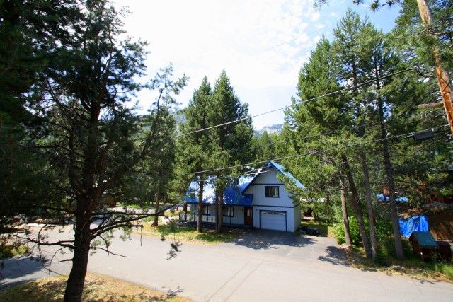 Donner Lake Woods House | 3.5 bedroom+den,2.5 bath,sleeps 12 (16max) . West End of Donner Lake DLR#155