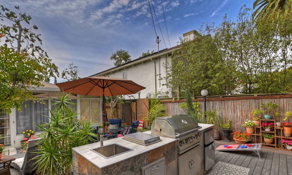 Santa Monica Canyon House | 3 Blocks and 4 minute walk to the Beach in the Beautiful Santa Monica Canyon !!!