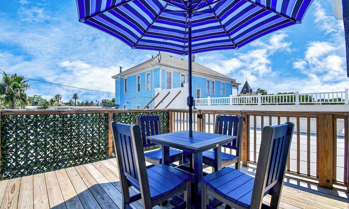 San Jacinto Apartment | 3 KING beds, CLOSE TO CRUISE LINES; Free parking,Rooftop dining at your leisure!