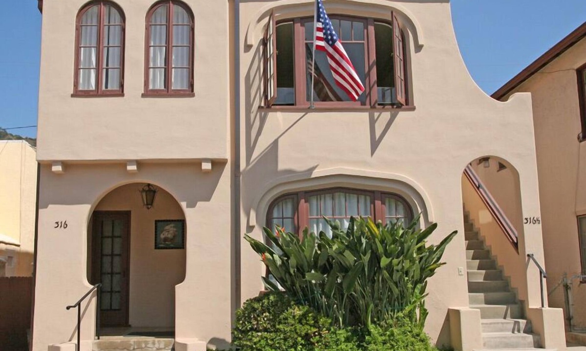 Avalon House | 316CA Lower: Well Cared Home, Lower Half of Duplex, 2.5 Blocks from Downtown, WI