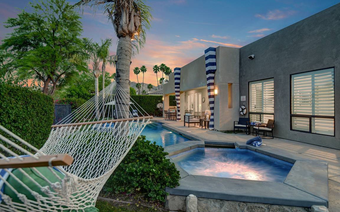 Palm Springs House | 365 m² House ∙ 6 bedrooms ∙ 12 guests