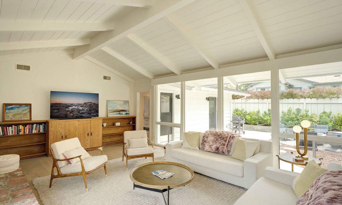 Northeast Carmel House | 3938 La Vida Lobos - Adorable Cottage In the Pines