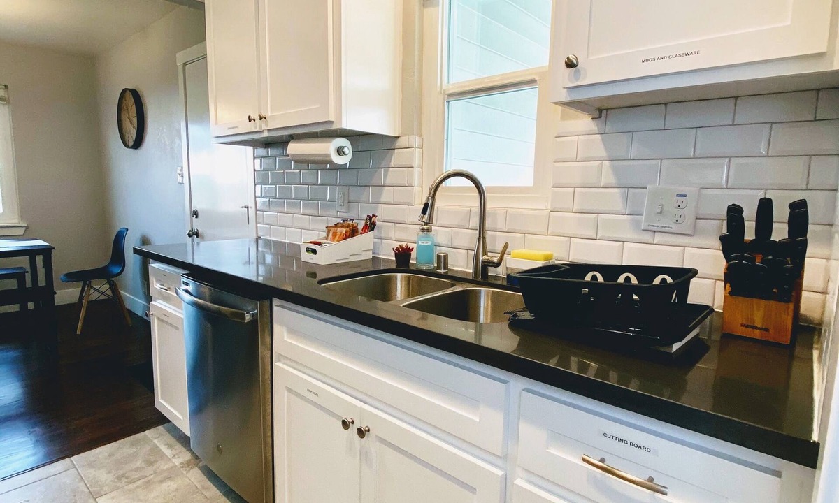 Southwestern Sacramento House | 3B Golf Terrace Family Home w/Sun Room/RV Parking/WD.