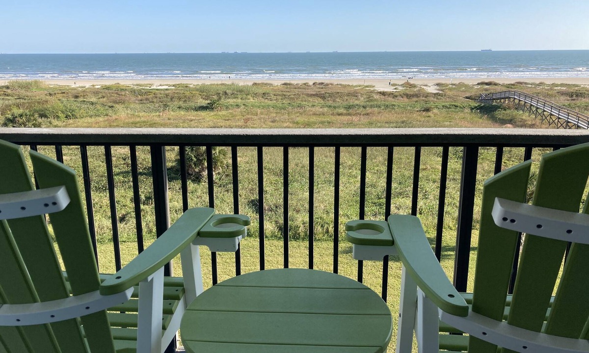 Galveston Condo | 3rd Floor Beachfront Condo with a Fantastic view of the Gulf —Sleeps 2.