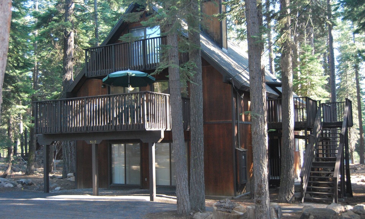 Carnelian Bay Cabin | 4 Bedroom Cabin with Sauna in Carnelian Bay near Gar Woods