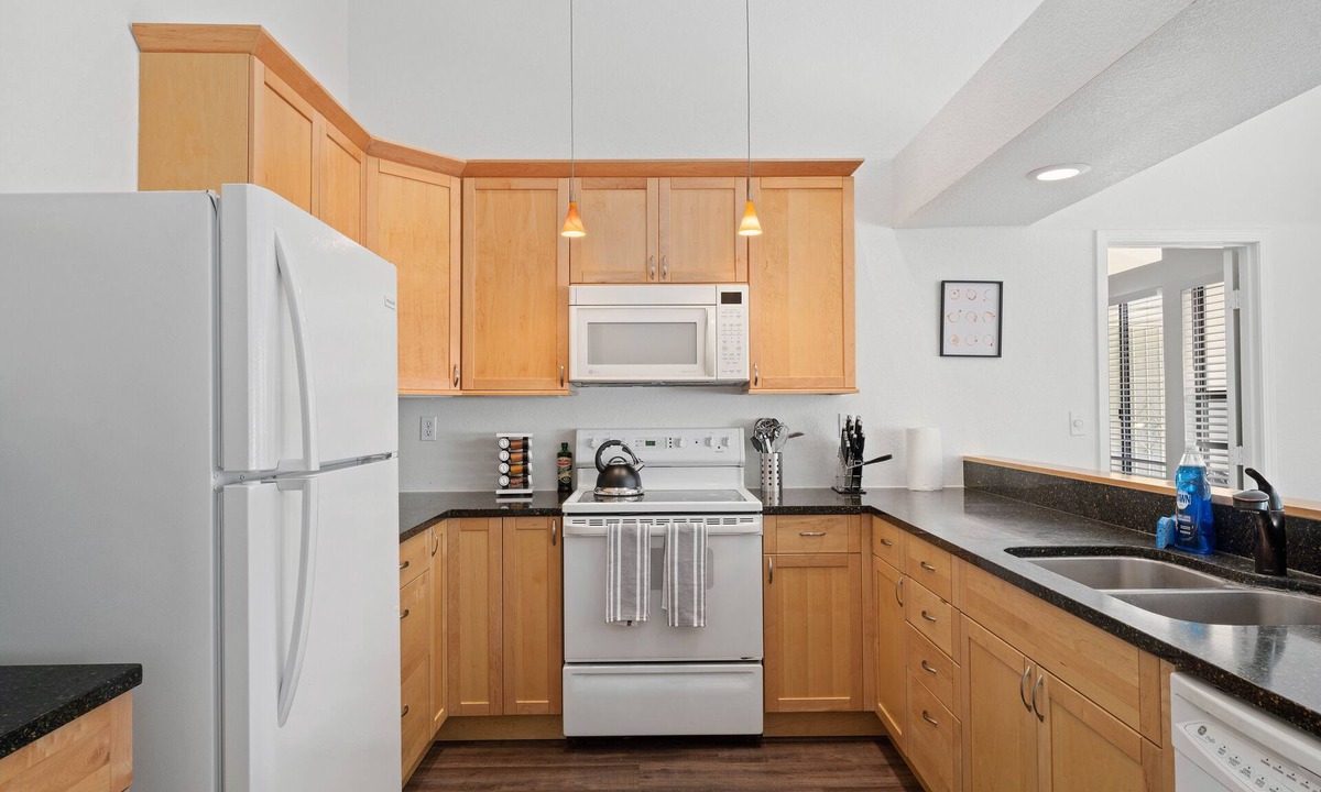 Rancho Cordova House | 4 bedroom home with big backyard