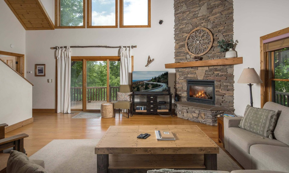 Seven Devils House | 4 BR Home with Grandfather Mountain Views, Hot Tub, Game Room & Spacious Decks
