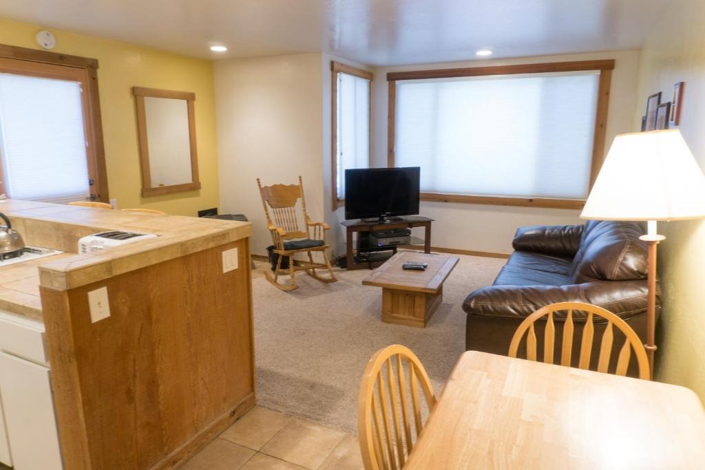 Truckee Apartment | 4081 Ski Trails