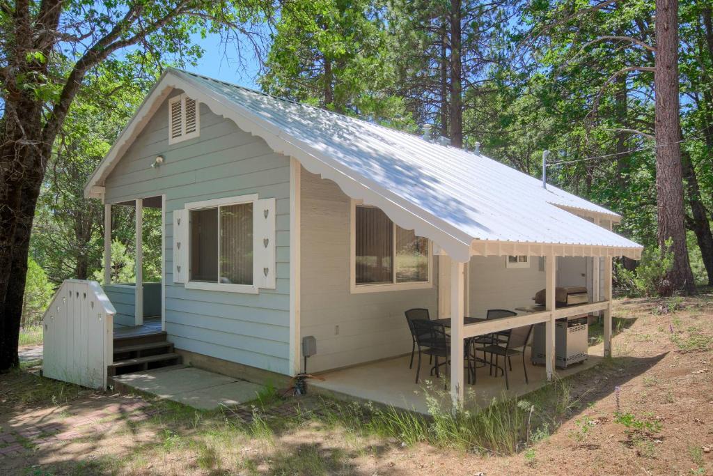 North Wawona Ski Chalet | 43R Edna's Hearts Desire