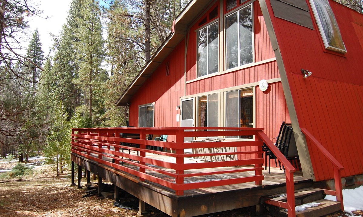 North Wawona Cabin | (46R) Manzanita Lodge at The Redwoods In Yosemite