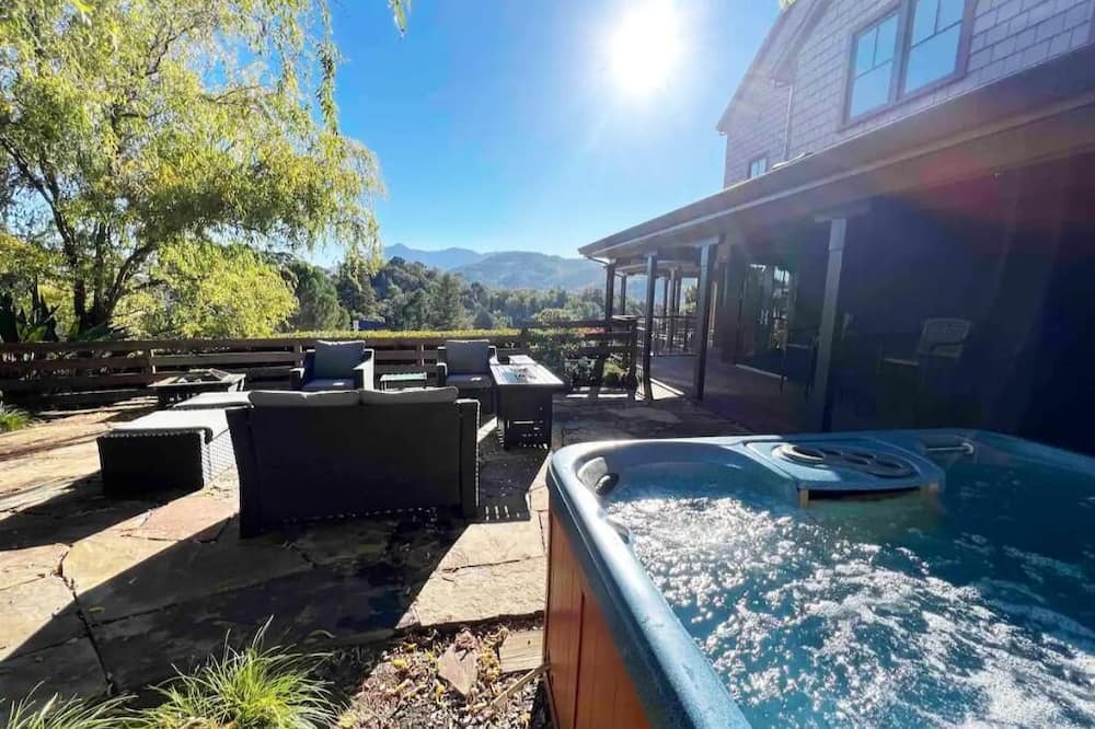 San Anselmo House | 6BD/3.5BA Hilltop Haven| Hot Tub+Billiards+Views!