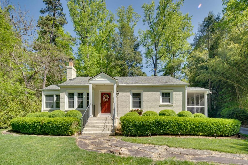 Royal Pines House | 7 Mi to the Biltmore: 'Le Canard' Cottage w/Porch