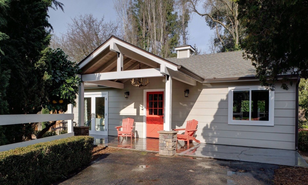 Arden-Arcade Cottage | 900 Square Foot Guest Cottage Built In 2013. Great For A Family of five max.