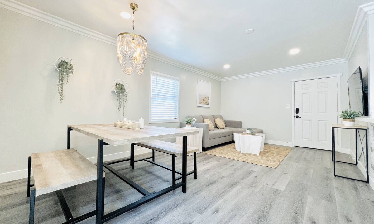 Crown Point Cottage | 923-Sandbox- Beach Cottage With Parking!