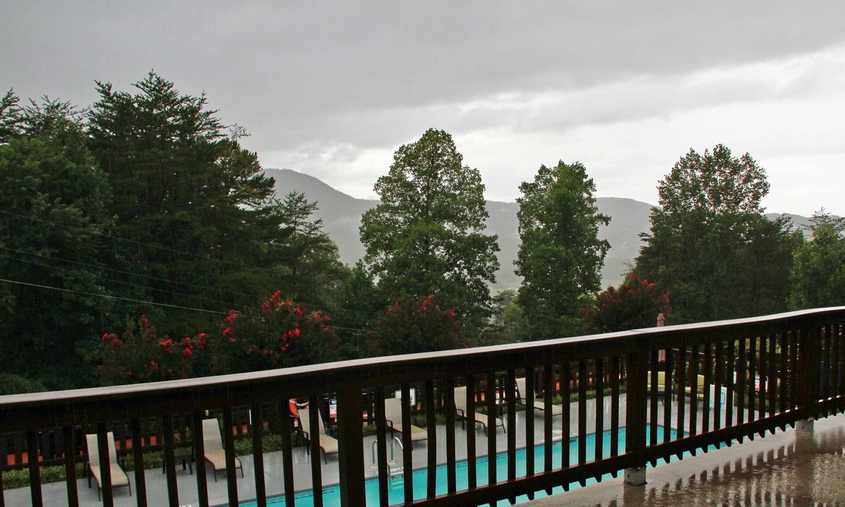 Townsend Cabin | A HEAVENLY VIEW in the Smokies for your Retreat or Reunion-10 bedrooms!