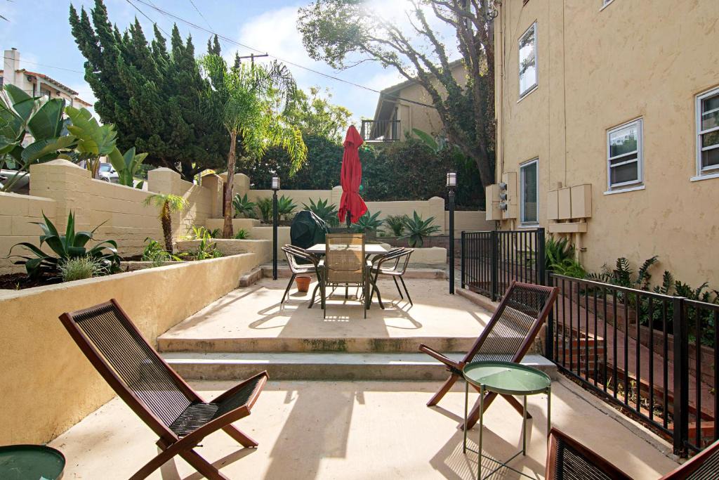 Middletown Apartment | A King’s View in Mission Hills Apartment