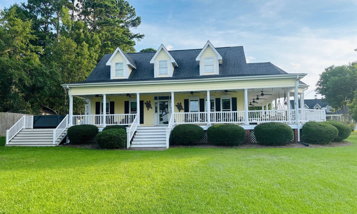 Ogden House | A lovely 3-bed/3.5 bath home with a water view and in-ground pool on Pages Creek