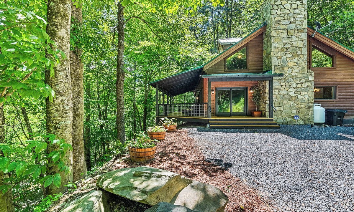 Maggie Valley Cabin | A peaceful retreat with a melody all it's own.come experience Maggie's Song!