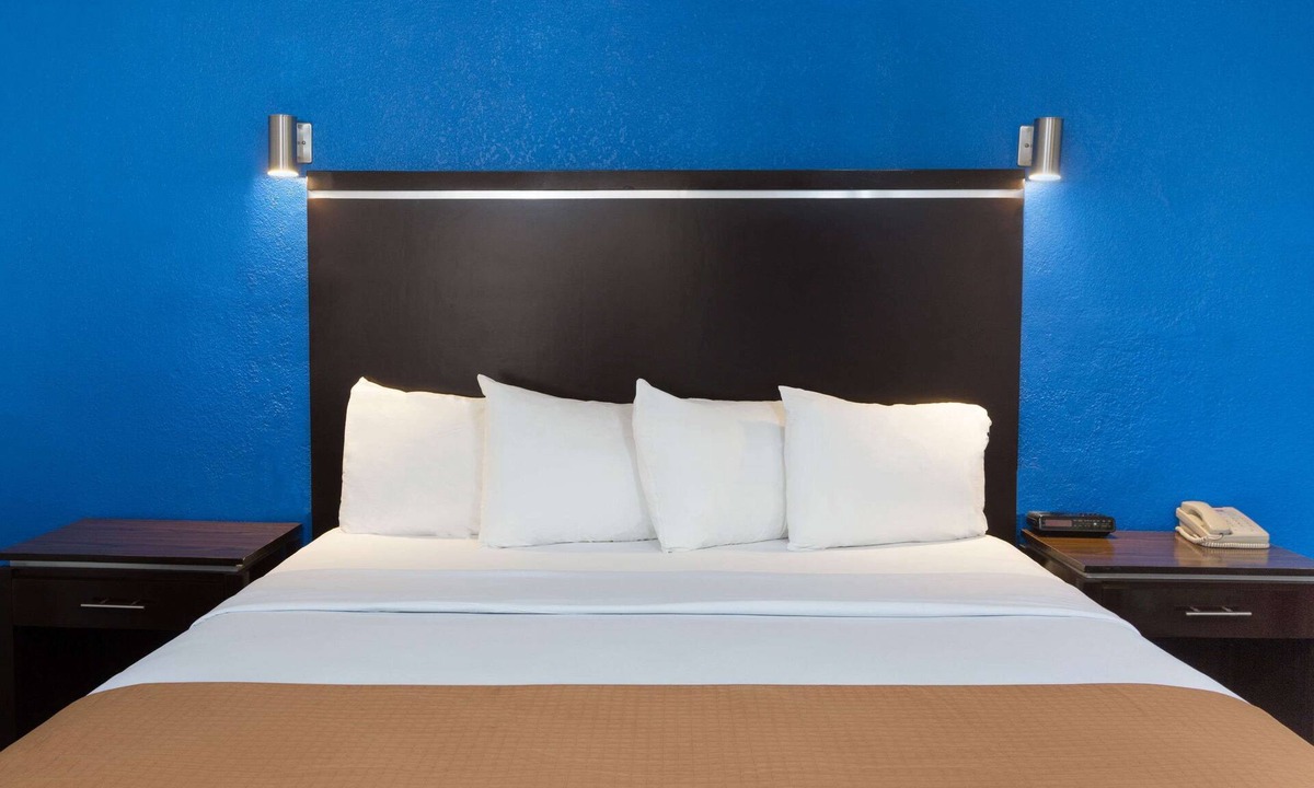 Tahquitz River Estates Hotel | Adara Hotel Palm Springs