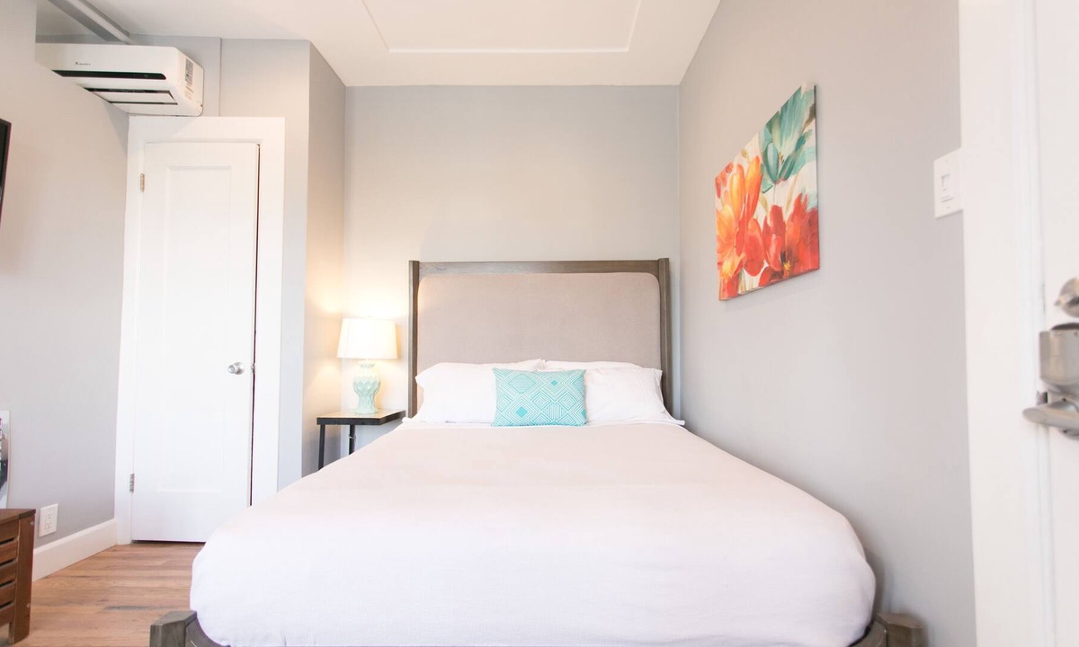East Village Apartment | Adorable Corner 1-Bedroom near Convention Center