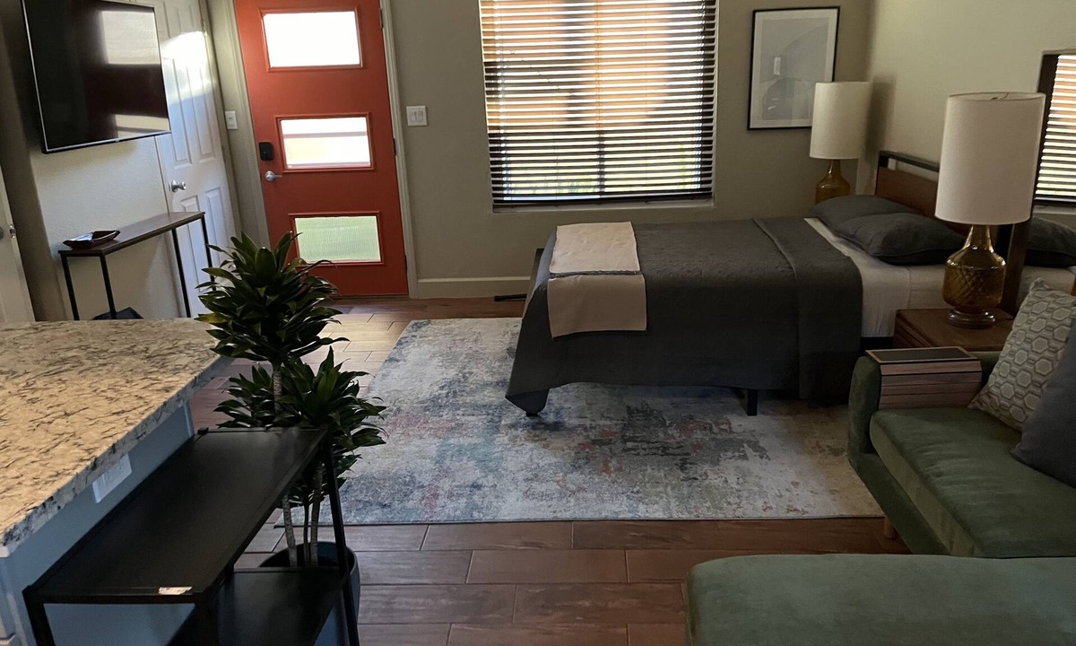 North Park Apartment | Adorable North Park studio. Walk to restaurants, easy commute to beaches/work