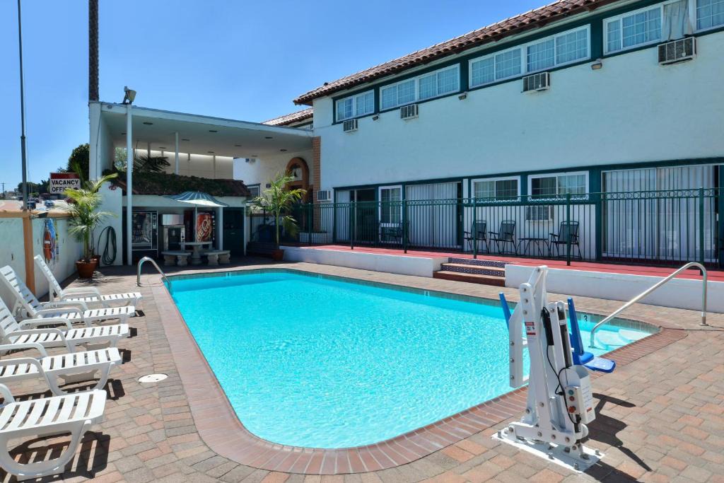 Loma Portal Hotel | Americas Best Value Inn Loma Lodge