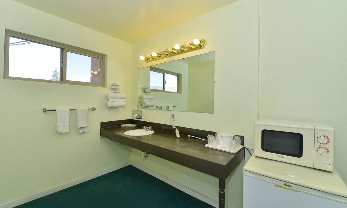 Red Bluff Hotel | Americas Best Value Inn Red Bluff
