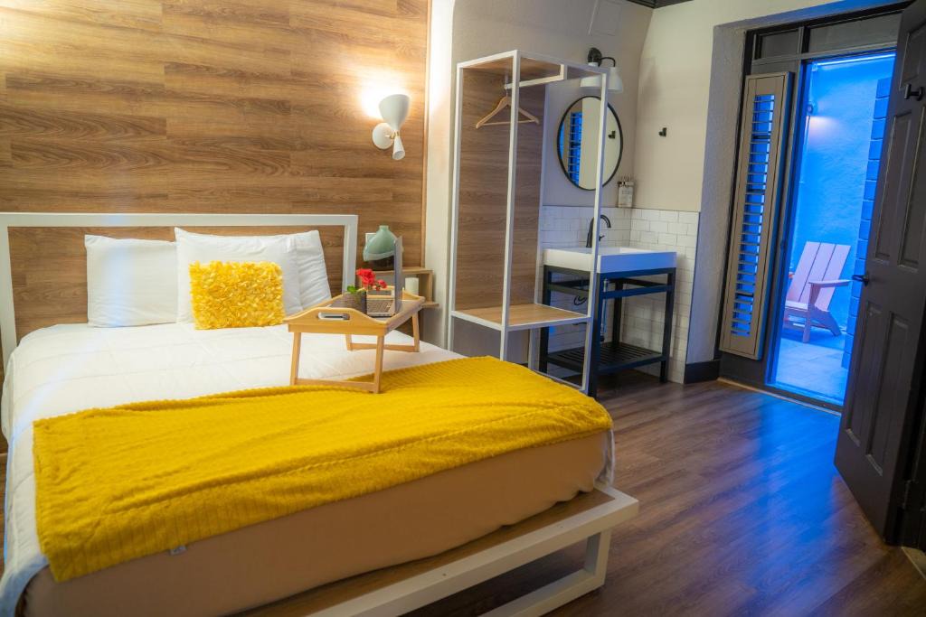 Lower Nob Hill Hostel | Amsterdam Hostel