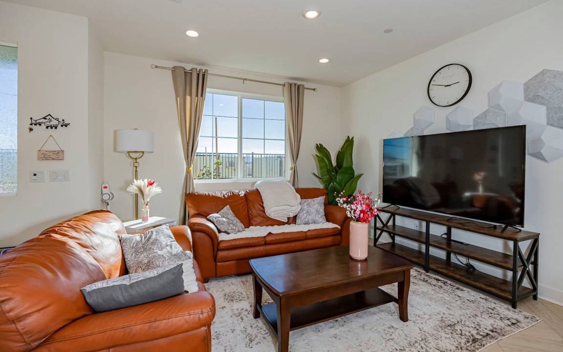 Ontario Apartment | Apartment ∙ 3 bedrooms ∙ 6 guests