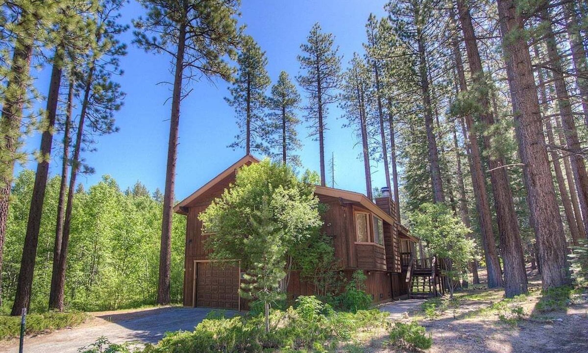 South Lake Tahoe House | Aspen View Lodge | Mt. Cabin Retreat Close to Winter Fun | HCH0863