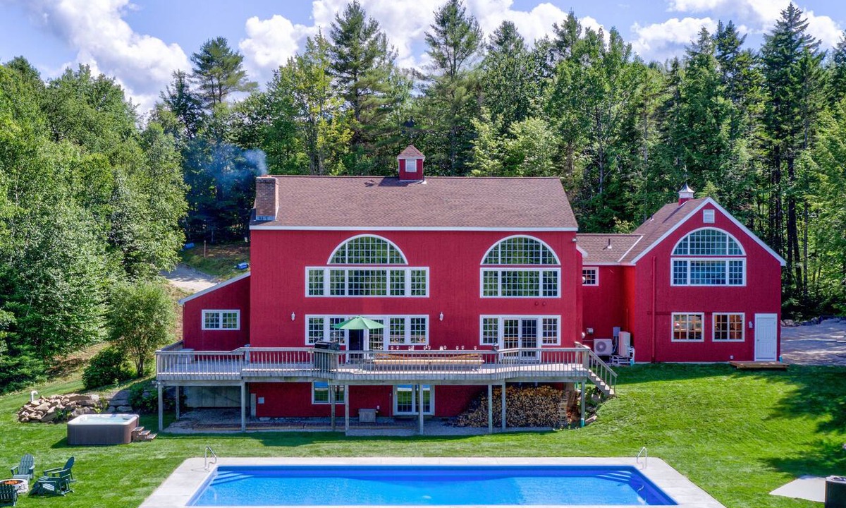 Stratton and Bromley Ski Areas House | August available! Luxury 9BRs Stratton Estate. Swimming pool with Mountain Views