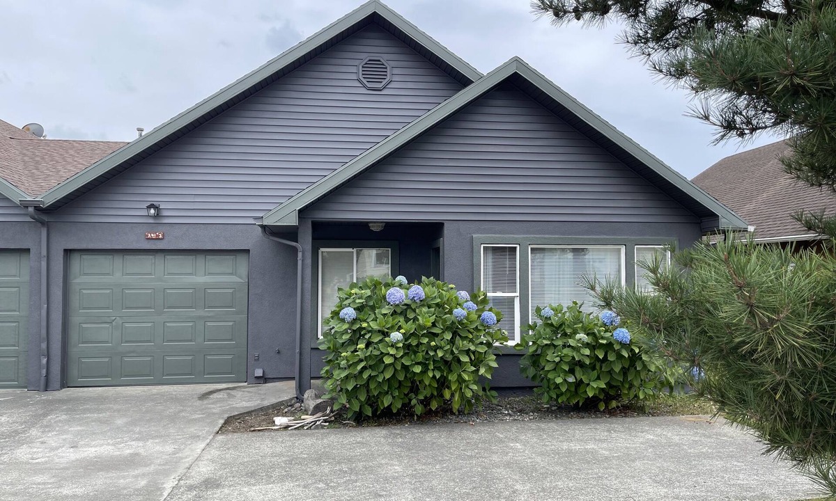 Crescent City House | B Dock Walk-Cozy 3 bed/2 bath and close to beaches