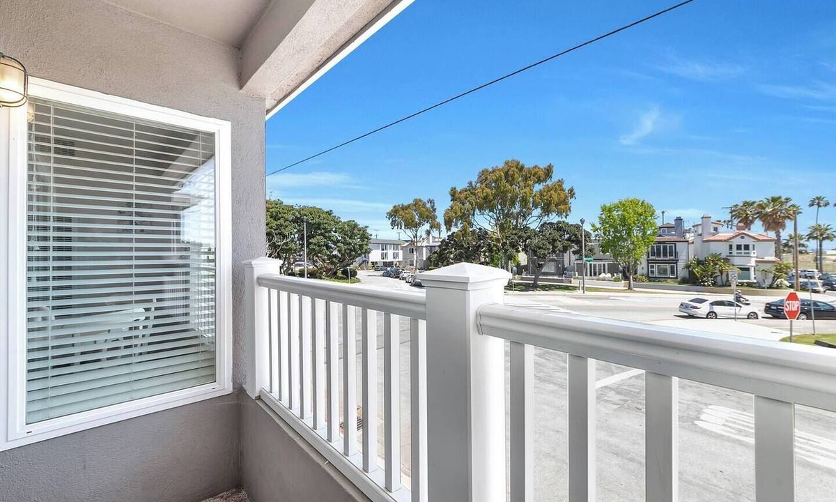 Old Towne Apartment | Bay View Beach Oasis | 2 King Beds